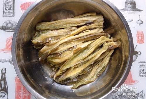 家常版简单粗暴的凉拌手撕茄子做法教程