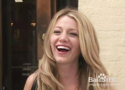 不会幽默怎么办，这个技巧可以逗女生开心！