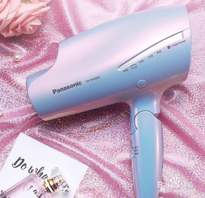 车窗上的年检标贴如何去除