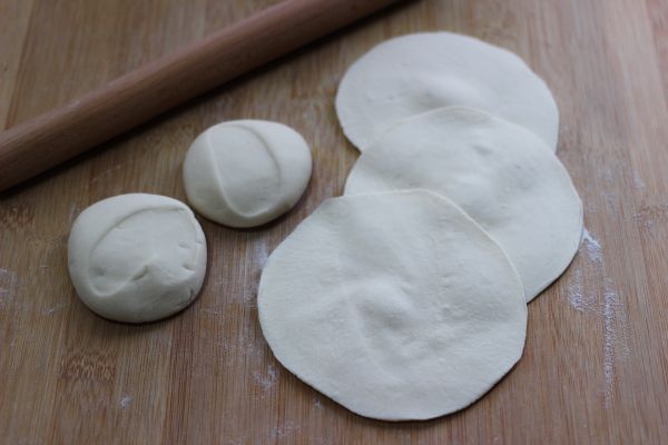 洋葱猪肉香菜发面馅饼