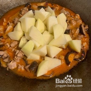 香菇土豆焖鸡腿的做法