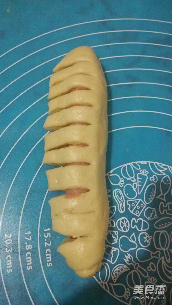 火腿肠花朵面包