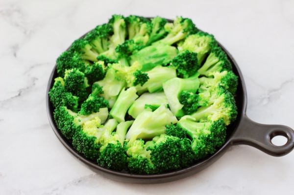 鱿鱼卷拌西兰花