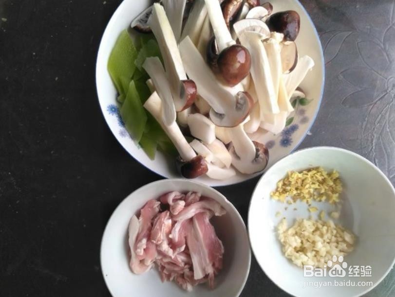 如何制作盖头蘑菇炒肉片