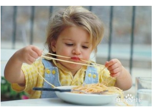 宝宝吃饭偏食怎么办?