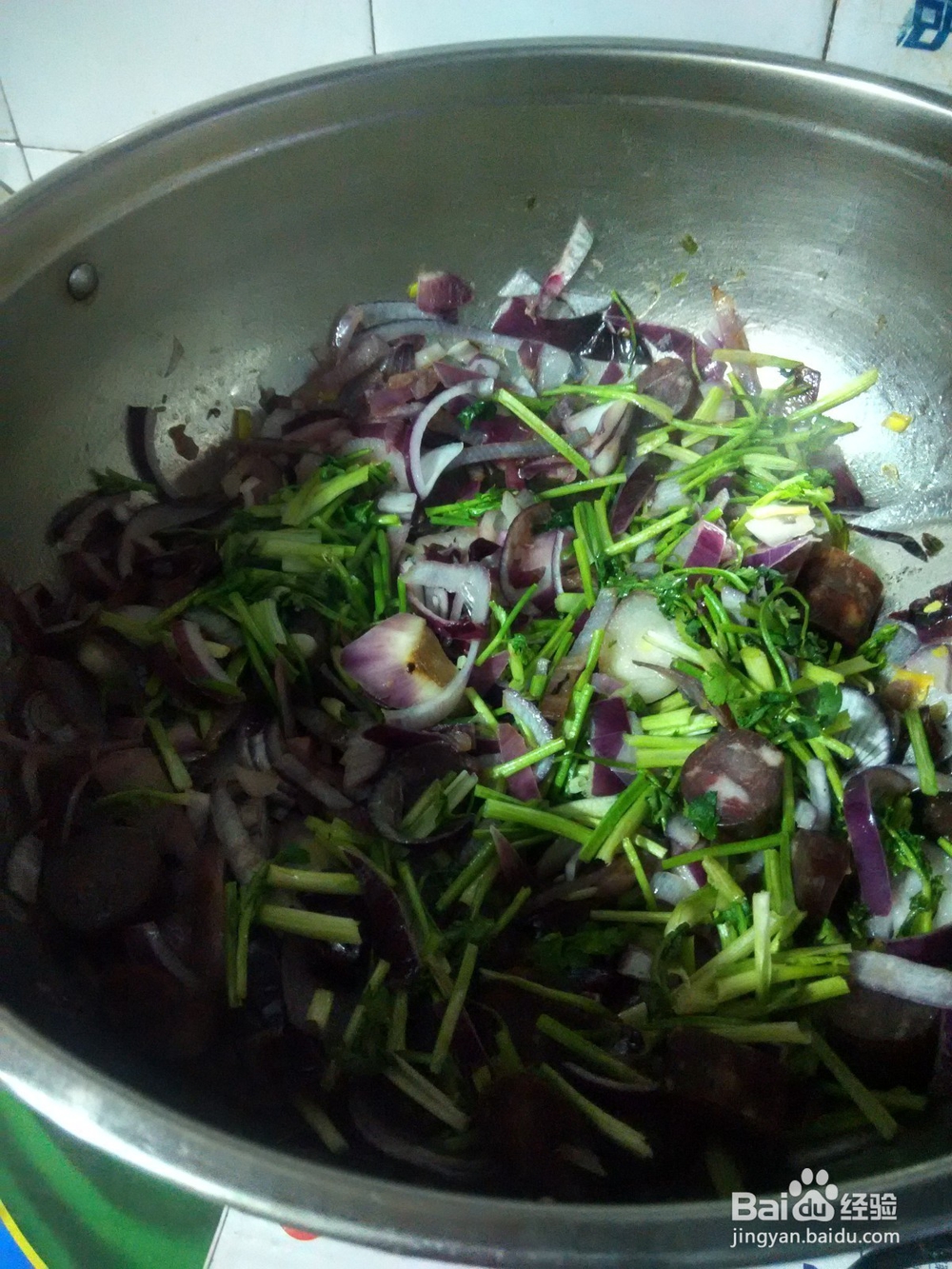 风干肠炒紫洋葱香菜
