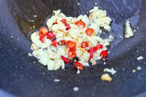 蒜蓉粉丝蒸鱼怎么做