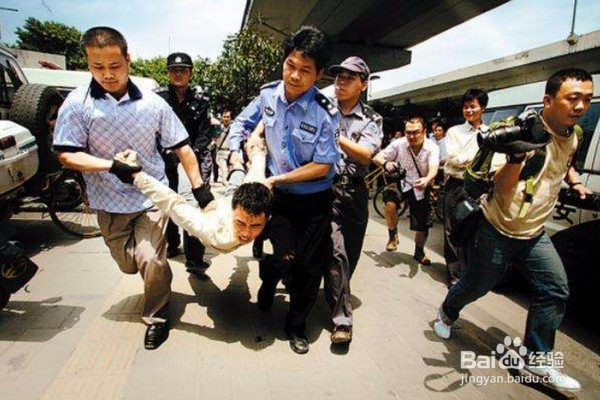 遇到拦路抢劫要沉着自卫