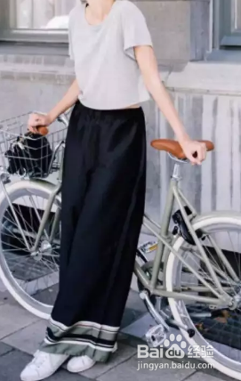 夏季T恤如何搭配更能增加时尚感？