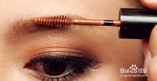 教你如何用金棕色眼影打造深邃华丽烟熏妆~