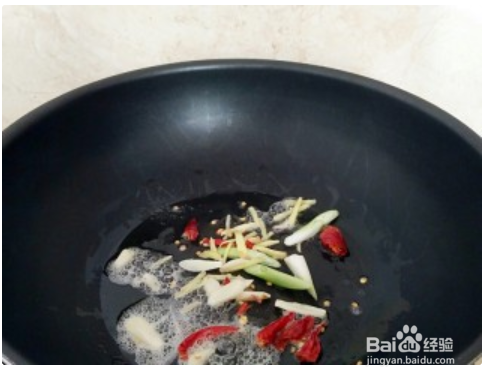 制作酱爆鱿鱼丝