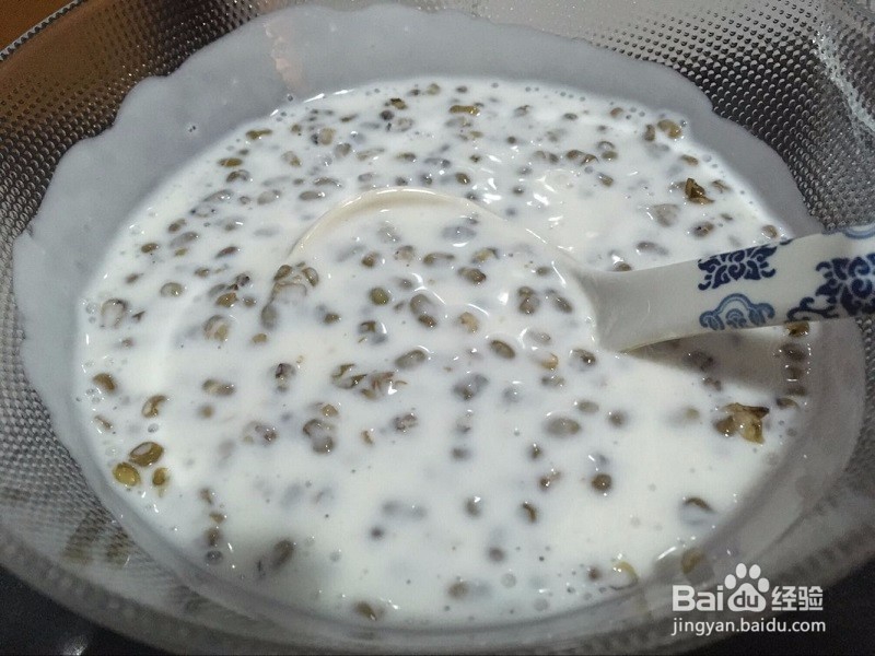 纯手工绿豆酸奶冰棒自制方法