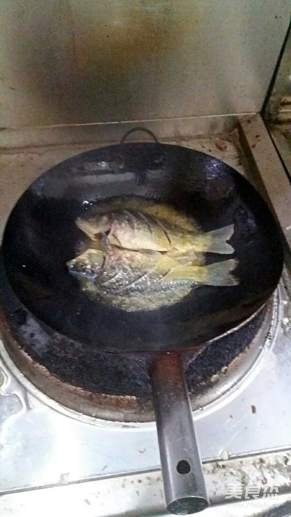 【余 厨】 紫香 清煮鲫鱼