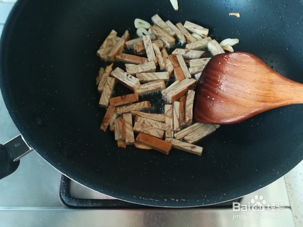 青椒炒香干的做法