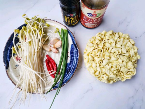 香拌油泼刀削面