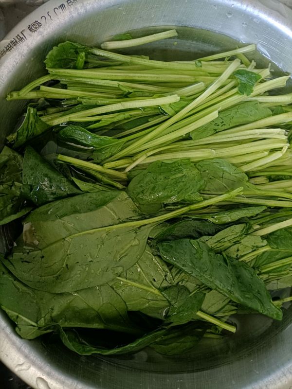 果仁菠菜捞汁拌