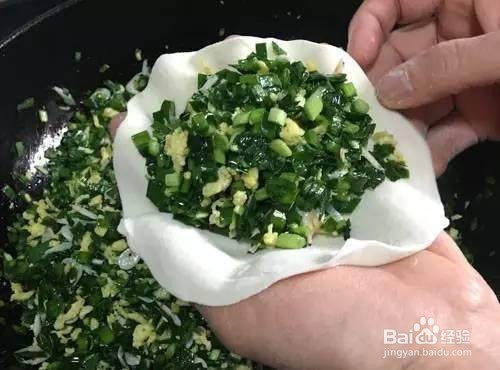 皮薄馅大的韭菜盒子
