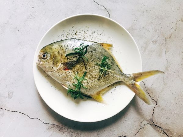 柠檬盐烤金鲳鱼
