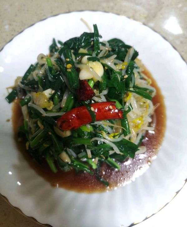 凉拌绿豆芽韭菜