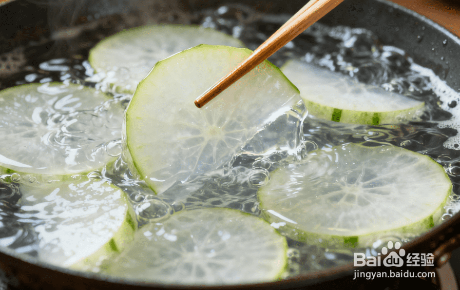 冬瓜丸子汤:丸子 Q 弹,汤清味鲜,冬瓜软烂