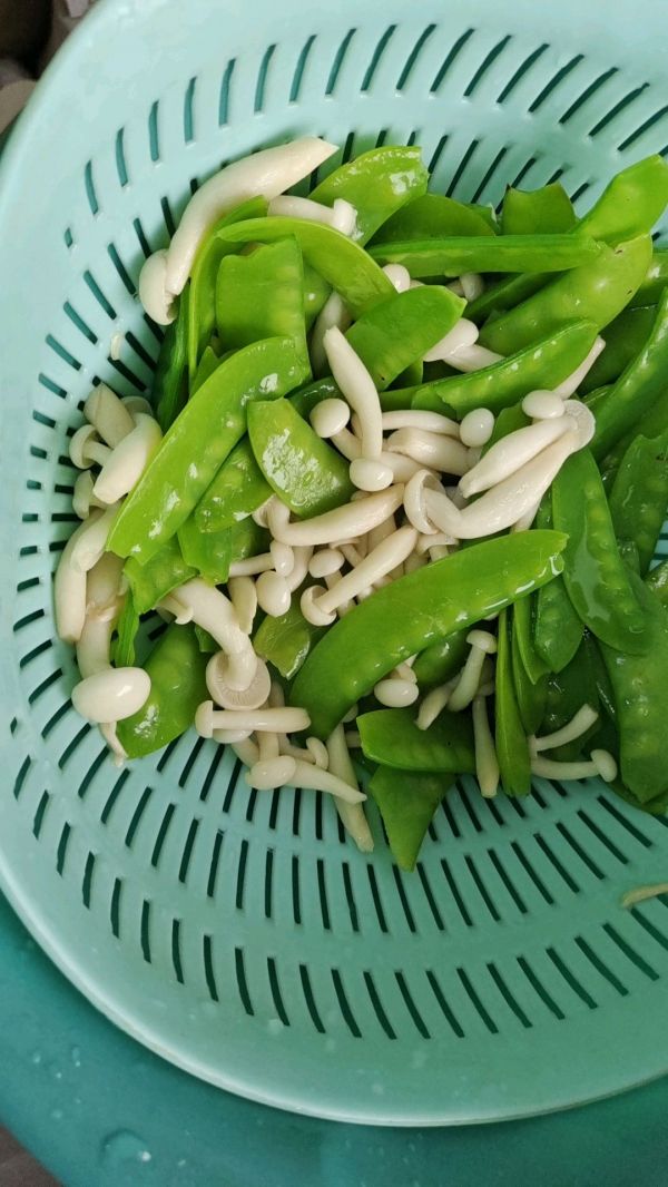 荷兰豆白玉菇炒腊肠