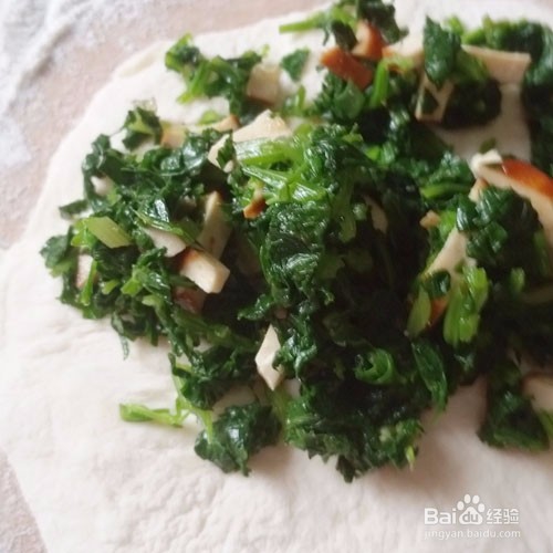 馅饼的家常做法之香干芹菜饼