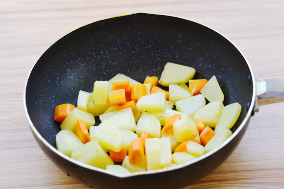 泰式红咖喱牛肉