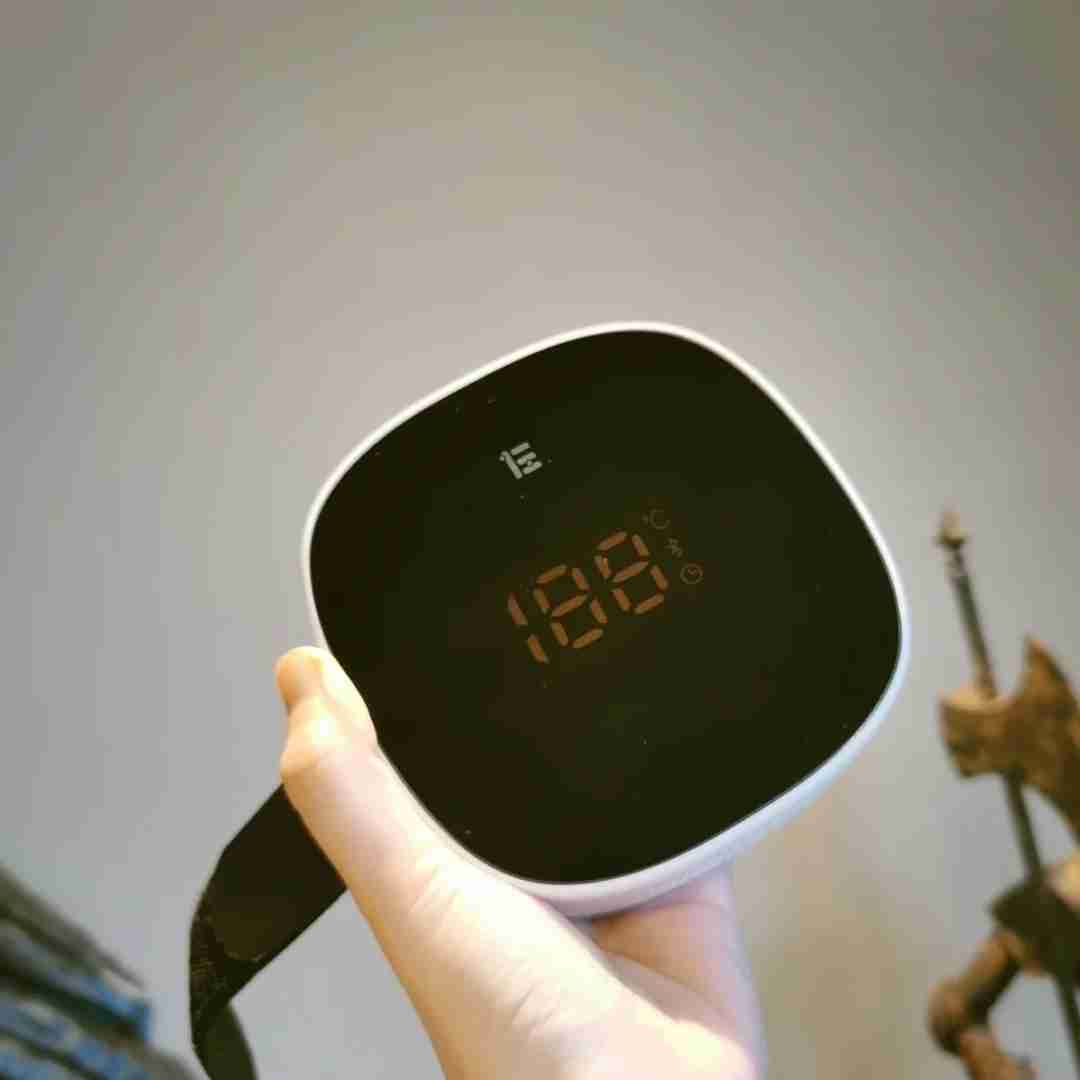 小米出品的左点小艾,非常小巧,没有烟不呛鼻,用起来也是简单