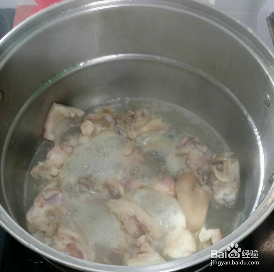 冬日补血又养颜美肤的靓汤——莲藕花生猪蹄汤
