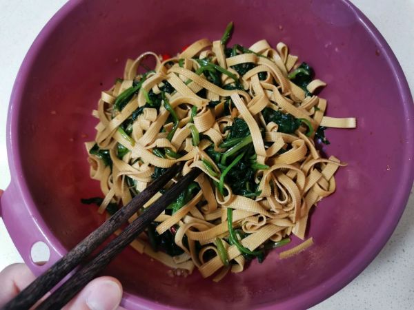 低脂凉拌菠菜豆腐皮