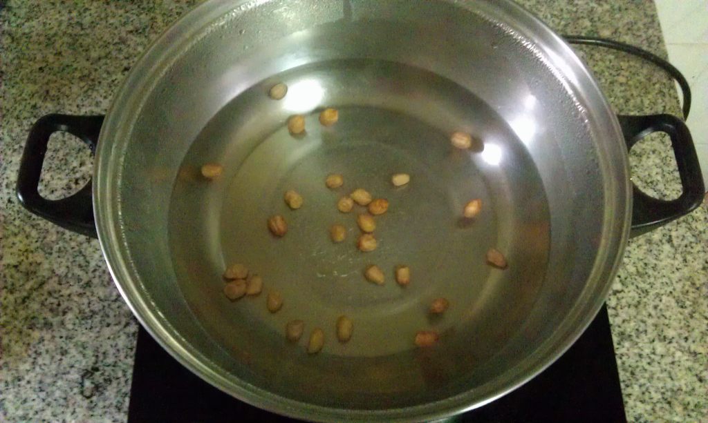 花生仁玉米粥这样做才美味!