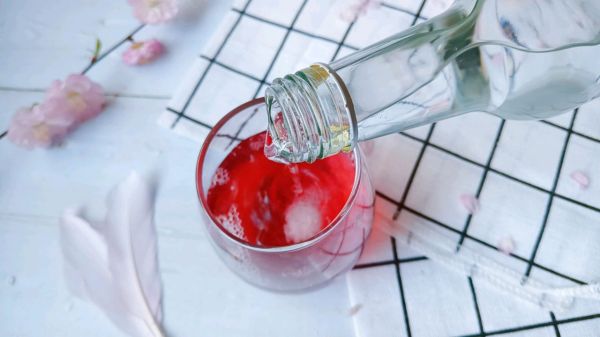 蔓越莓果冻气泡水