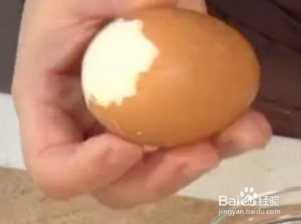 如何快速地剥出完整的鸡蛋 剥鸡蛋的窍门