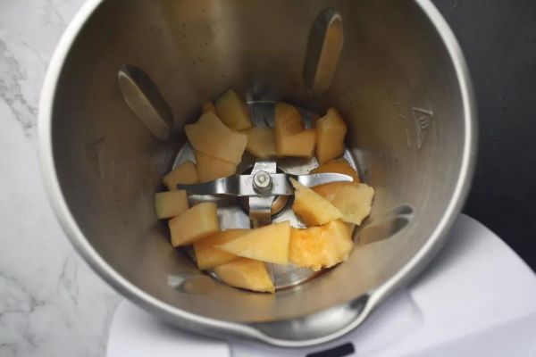 哈密瓜冰淇淋是一道美味甜品