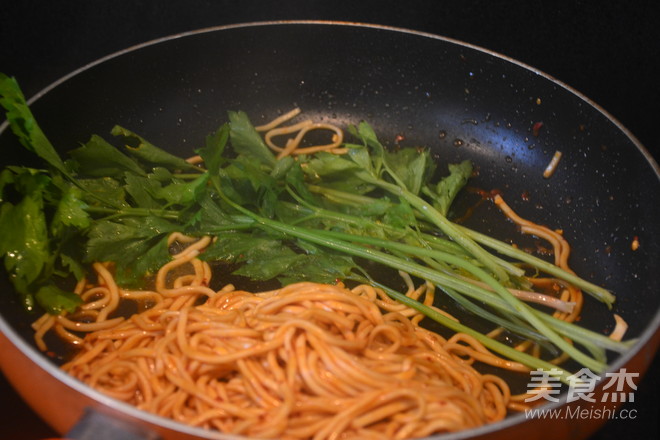 龙胆鱼番茄辣酱面