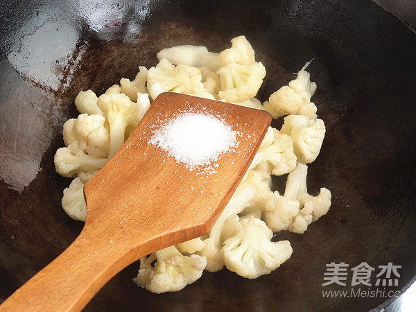 火腿炒菜花的做法