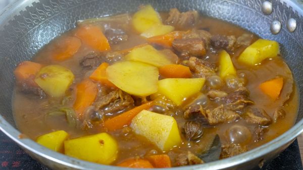 西红柿土豆焖牛腩
