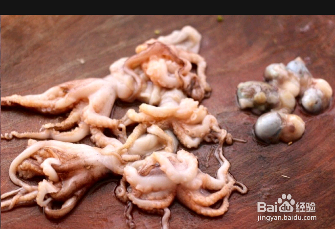 如何做出墨鱼香干芹菜小炒？