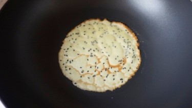 芝麻脆蛋卷的做法