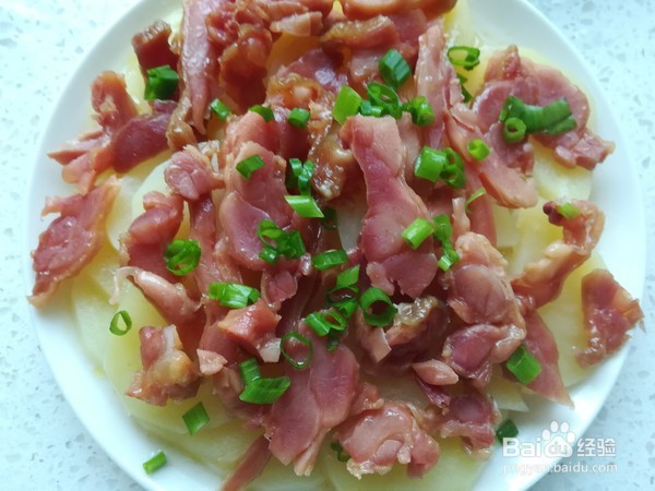 腊鸡腿蒸土豆