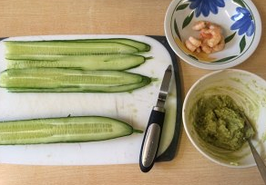 黄瓜牛油果酱卷虾