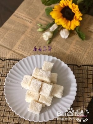 怎么做美味的牛奶椰丝小方