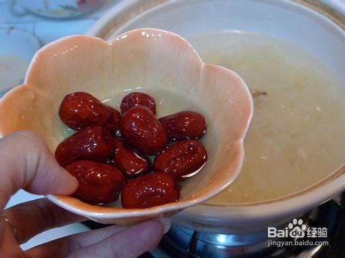 生津解渴、暖心暖胃----苹果银耳汤