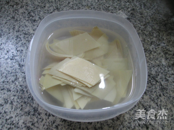 火腿肠千张炒儿菜