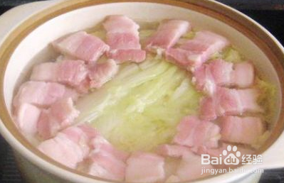 咸肉鲜虾白菜煲的做法