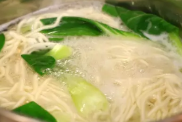 酸汤麻辣小面的做法