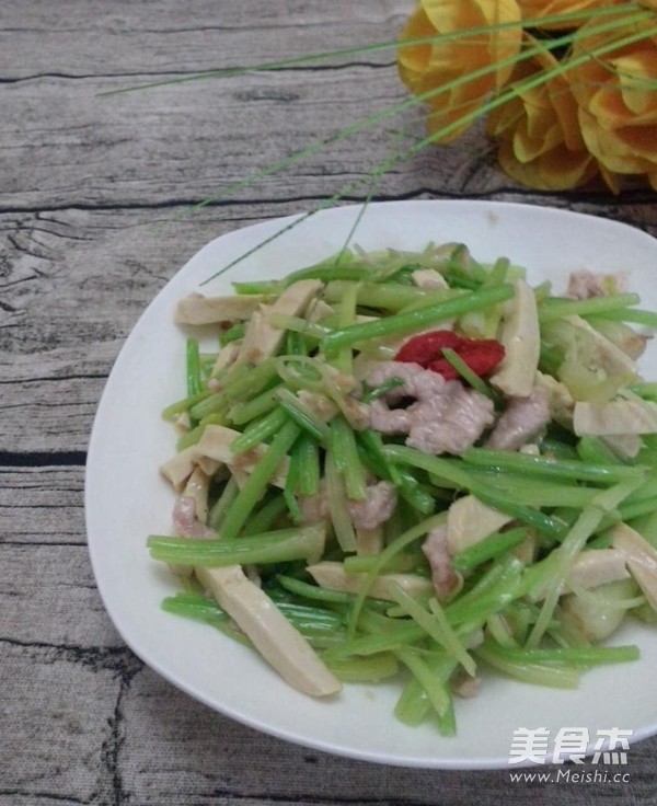 芹菜素鸡肉丝小炒