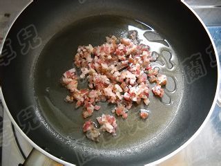 腊味茄肉生煎包