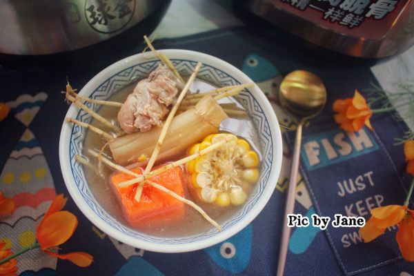 竹蔗茅根猪骨汤