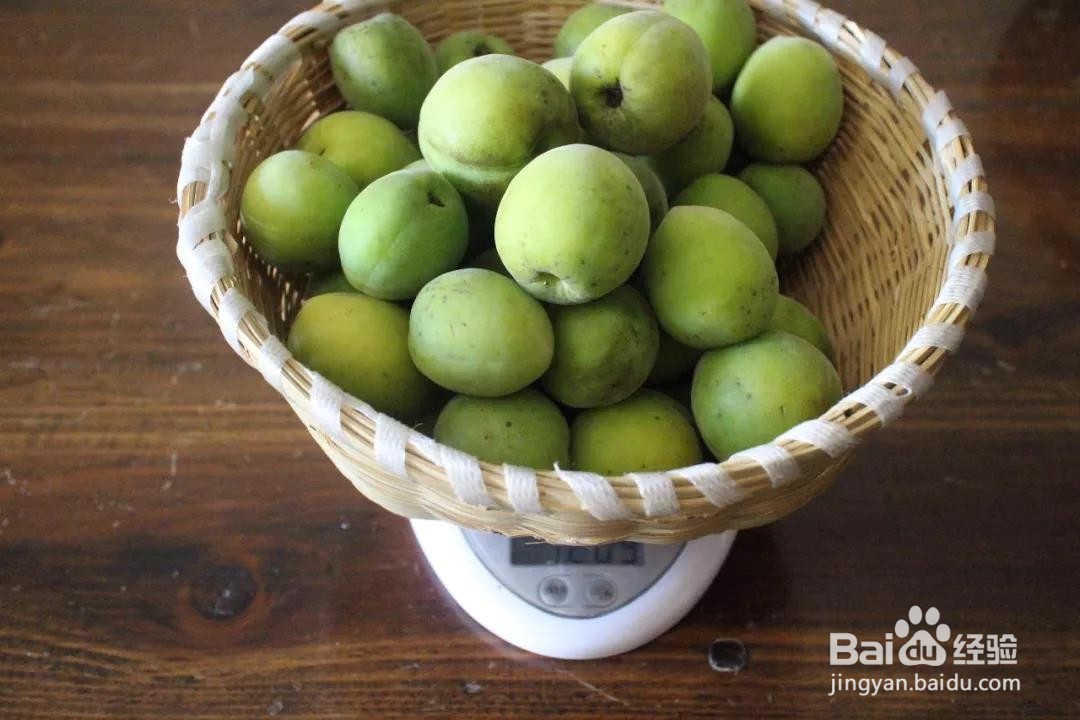 如何自制梅子酒?